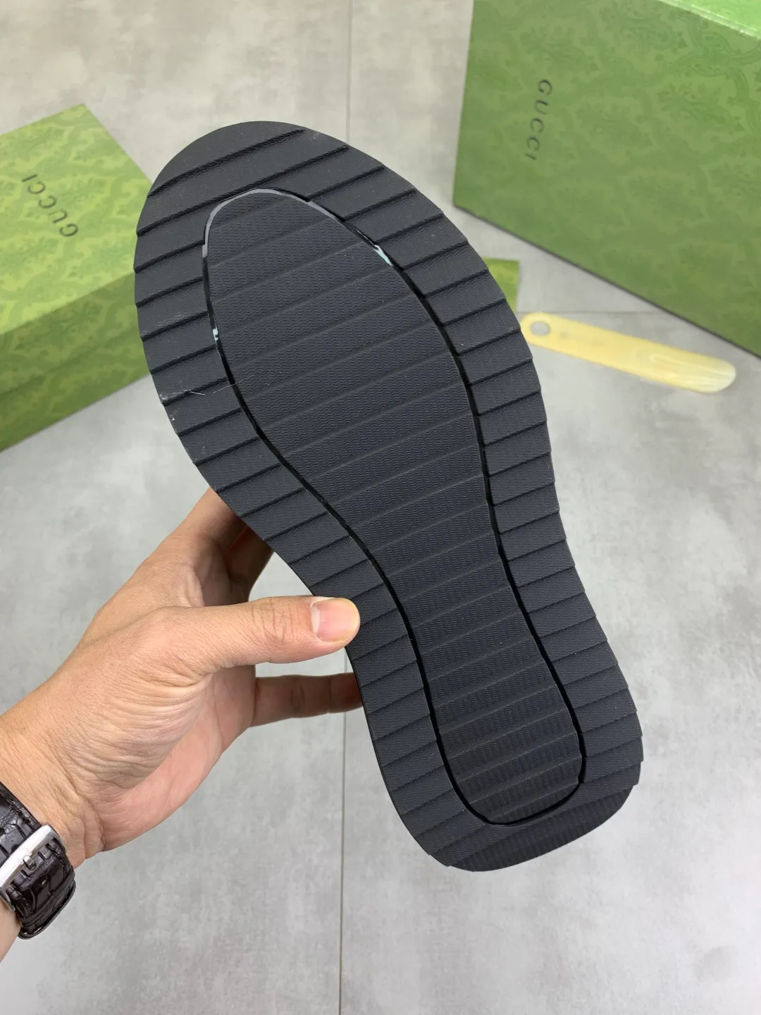 Men's shoes 💰P460💰【New model】🆘 The latest model from Gucci official website🎁Classic casual and fashionable men's shoes👟Best model💥The style is simple and elegant, exclusive for trendy men. Unique official website latest brand elements👑Gucci original decoration, fashionable and generous, the fabric is made of original soft calfskin➕Comfortable soft pigskin lining ✅Wear-resistant rubber outsole specified on the official website_Full of elasticity, the classic model taken at the counter 🎬Color: 4⃣️colors available😍Number of yards: 38-44 (45 46 customized)